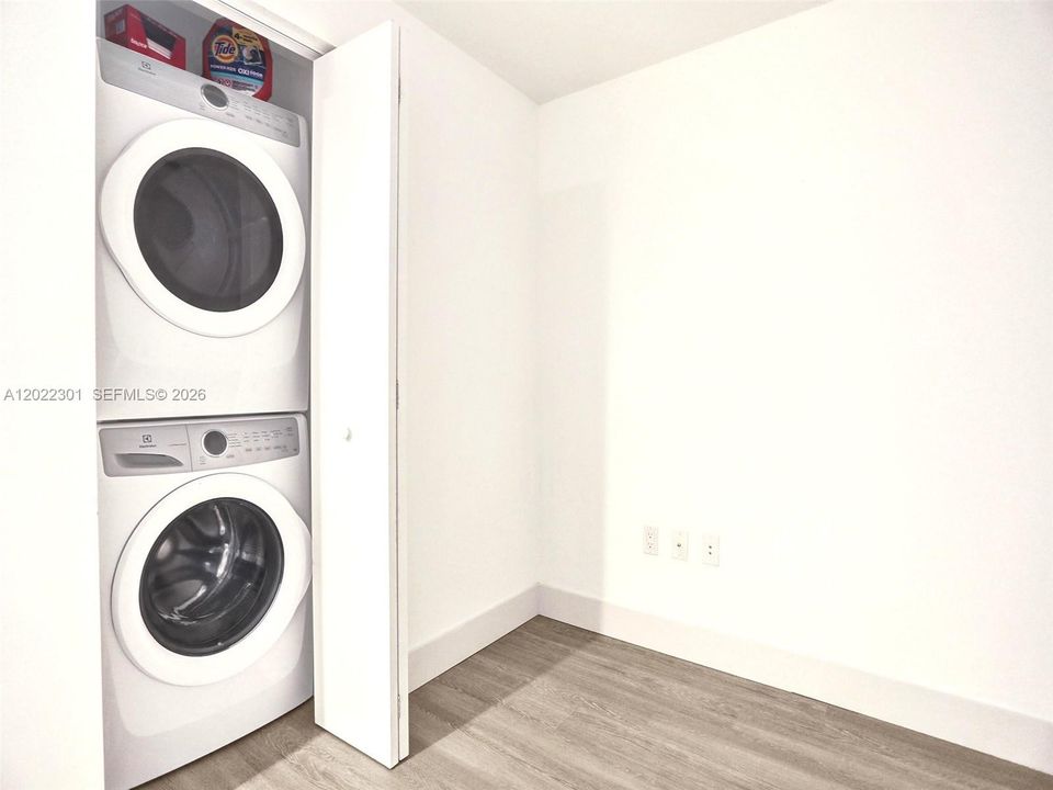 For Sale: $589,000 (2 beds, 2 baths, 1119 Square Feet)