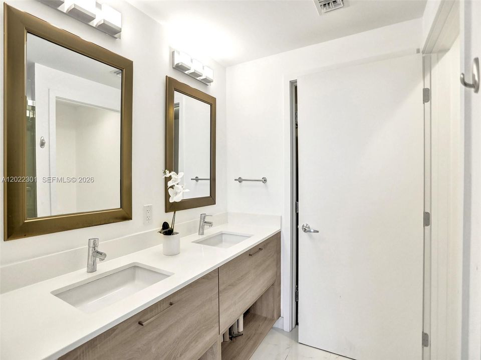 For Sale: $589,000 (2 beds, 2 baths, 1119 Square Feet)