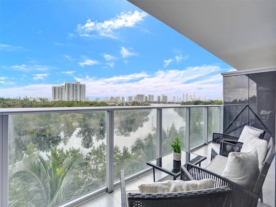 For Sale: $589,000 (2 beds, 2 baths, 1119 Square Feet)