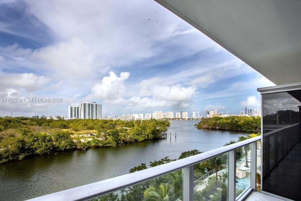 For Sale: $589,000 (2 beds, 2 baths, 1119 Square Feet)