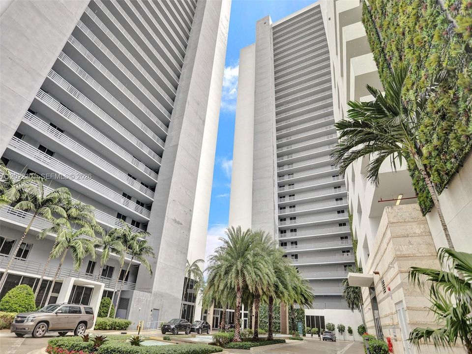 For Sale: $589,000 (2 beds, 2 baths, 1119 Square Feet)