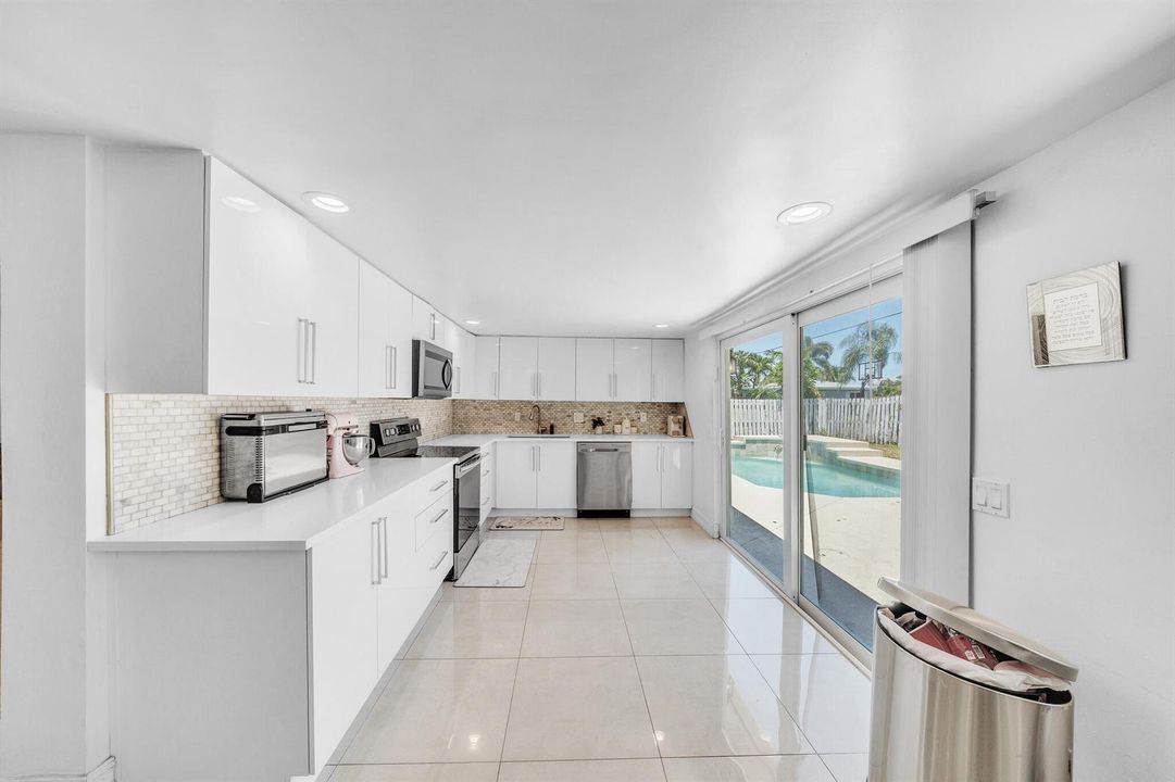 19 Kitchen (2)