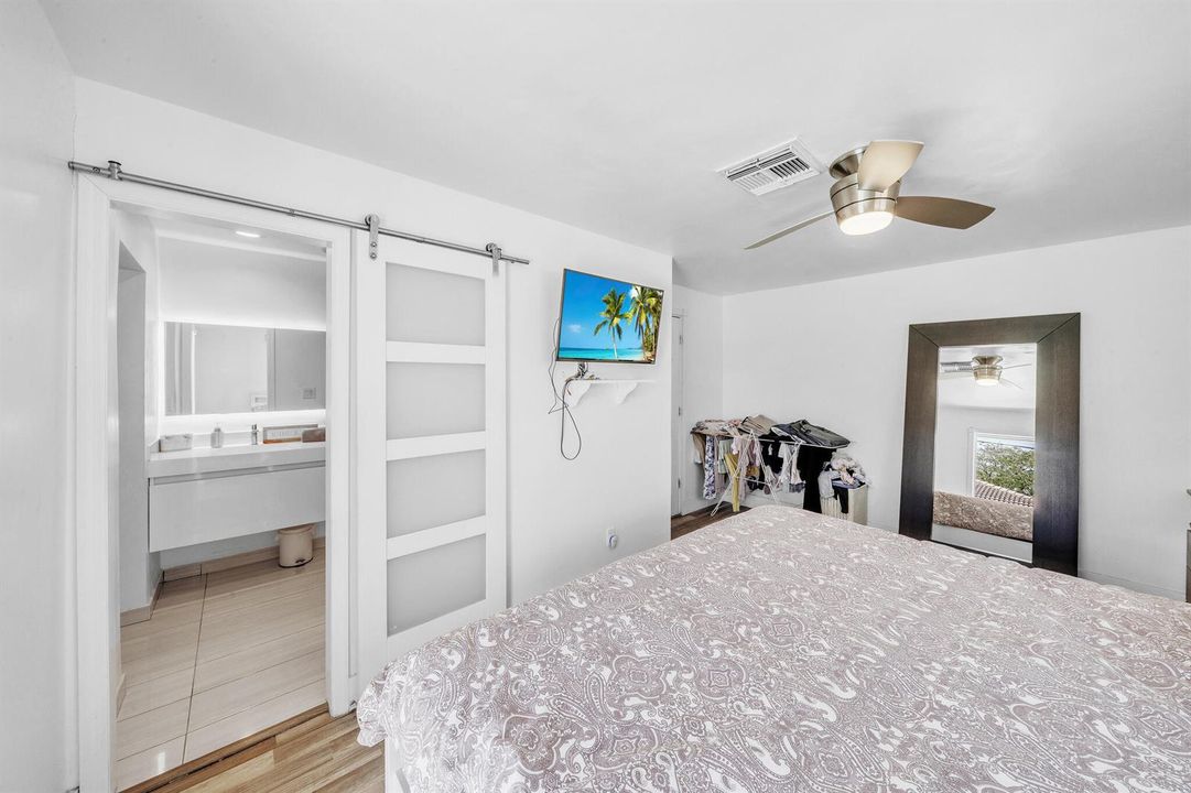 8 Primary Bedroom (2)