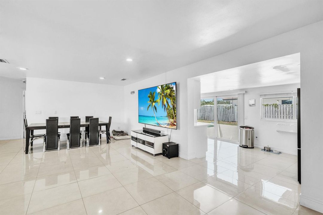 18 Living Area (2)