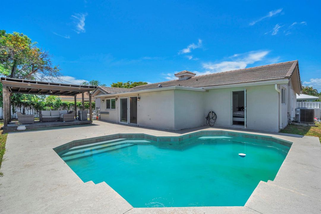 7 Pool Access (3)