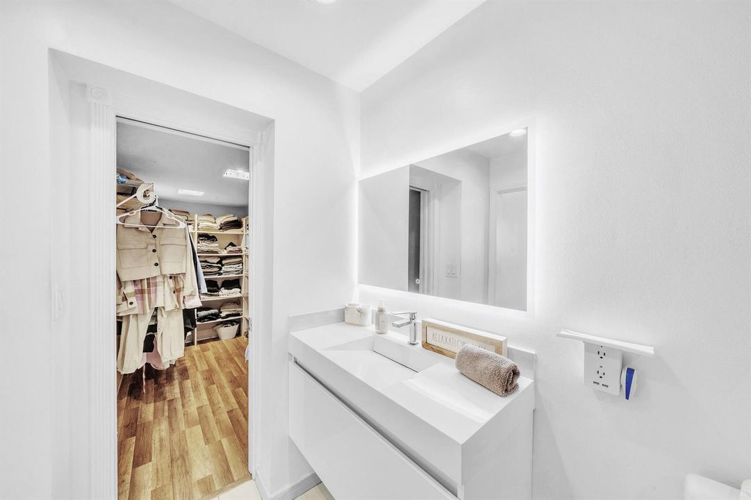 9 Primary Bathroom (2)