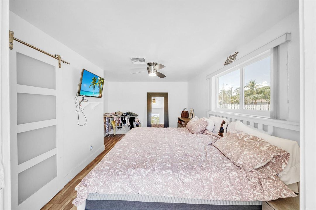 8 Primary Bedroom (1)