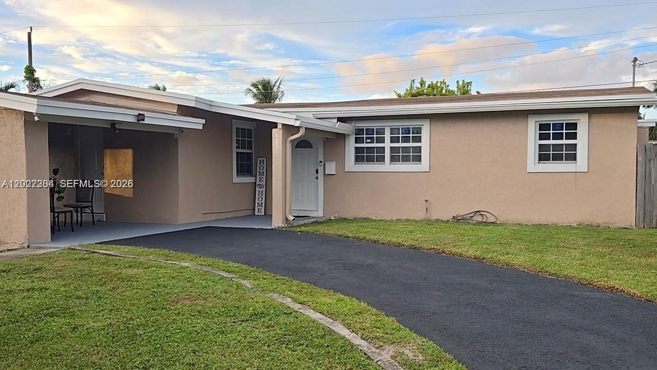 En Venta: $439,999 (4 camas, 2 baños, 1714 Pies cuadrados)