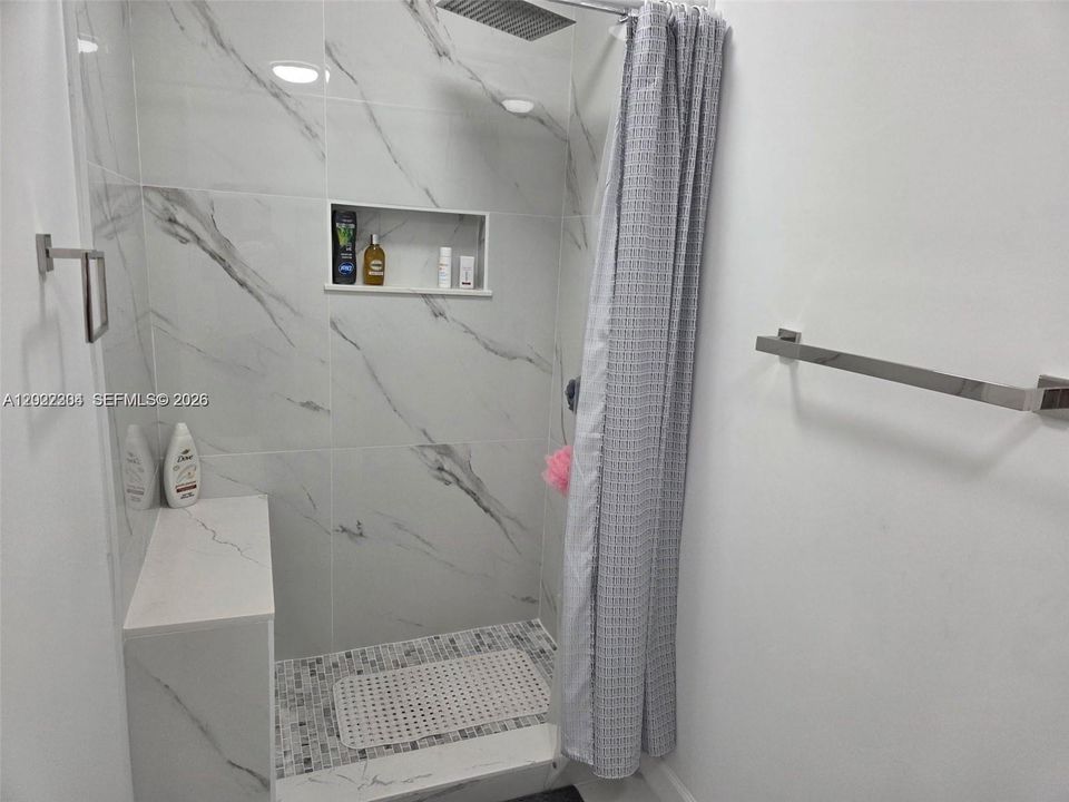 En Venta: $439,999 (4 camas, 2 baños, 1714 Pies cuadrados)