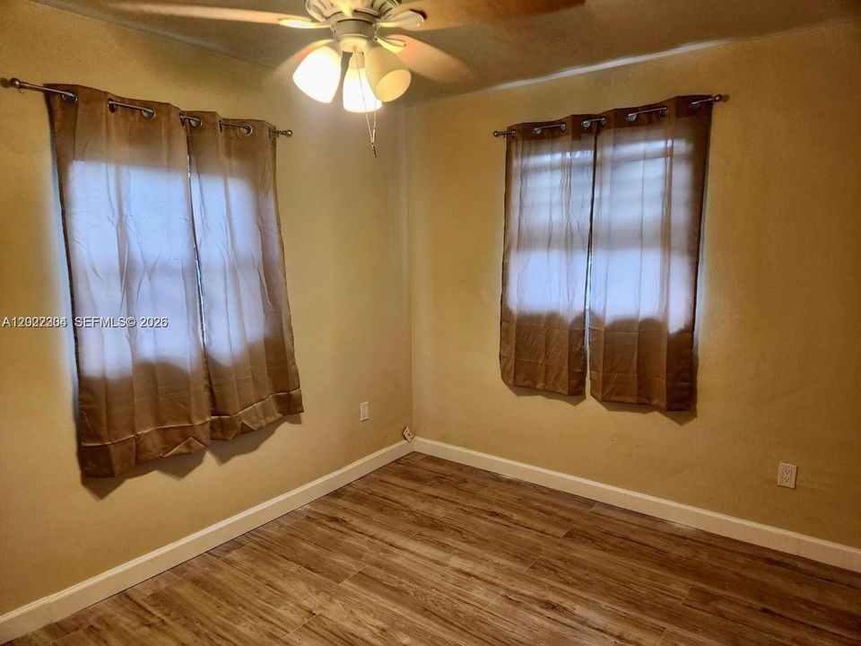 En Venta: $439,999 (4 camas, 2 baños, 1714 Pies cuadrados)