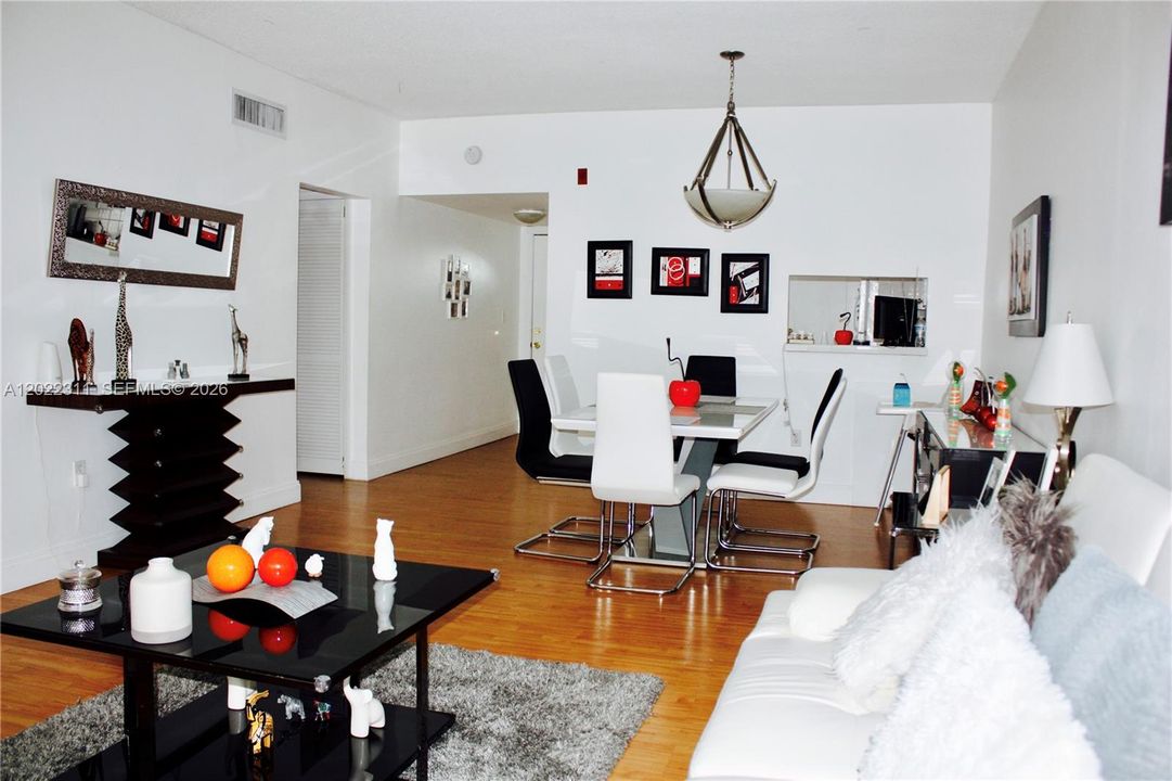 En Venta: $190,000 (2 camas, 1 baños, 987 Pies cuadrados)