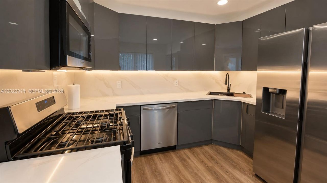 На продажу: $649,000 (2 спален, 2 ванн, 1160 Квадратных фут)
