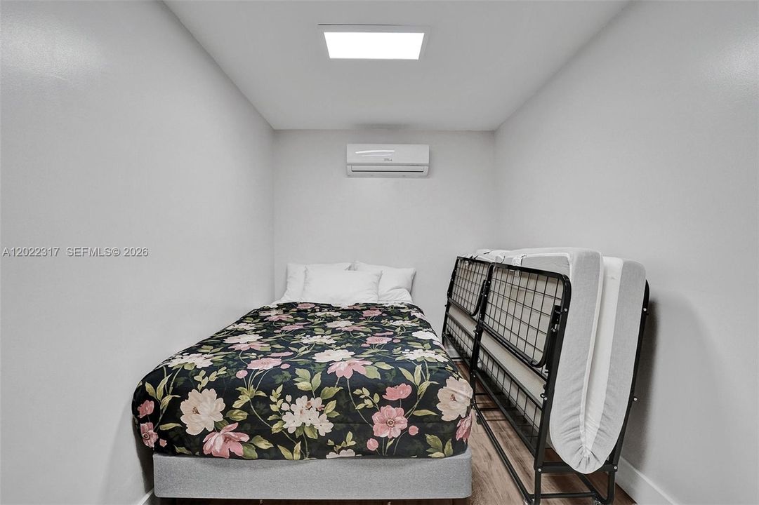 Activo con contrato: $9,000 (3 camas, 2 baños, 2391 Pies cuadrados)