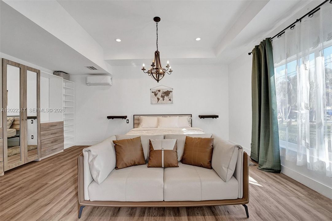 Activo con contrato: $9,000 (3 camas, 2 baños, 2391 Pies cuadrados)