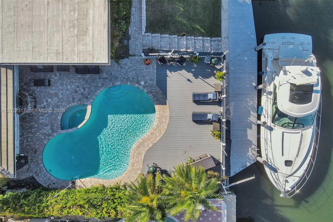 Activo con contrato: $9,000 (3 camas, 2 baños, 2391 Pies cuadrados)