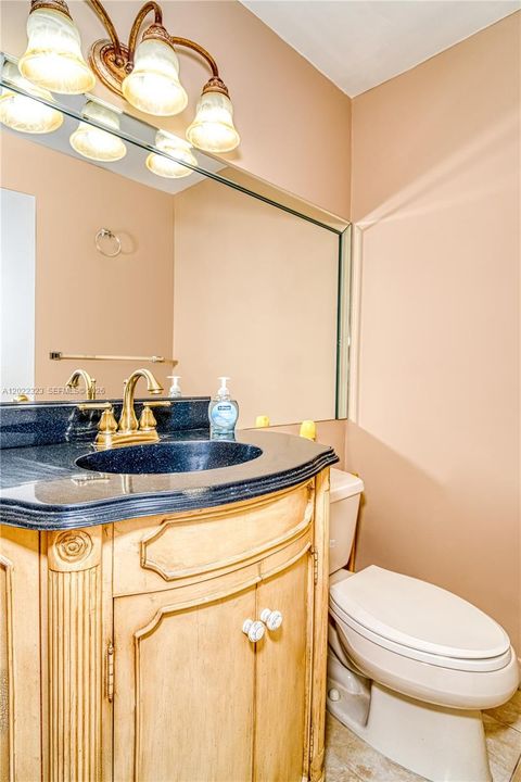 Active With Contract: $1,950 (1 beds, 1 baths, 620 Square Feet)