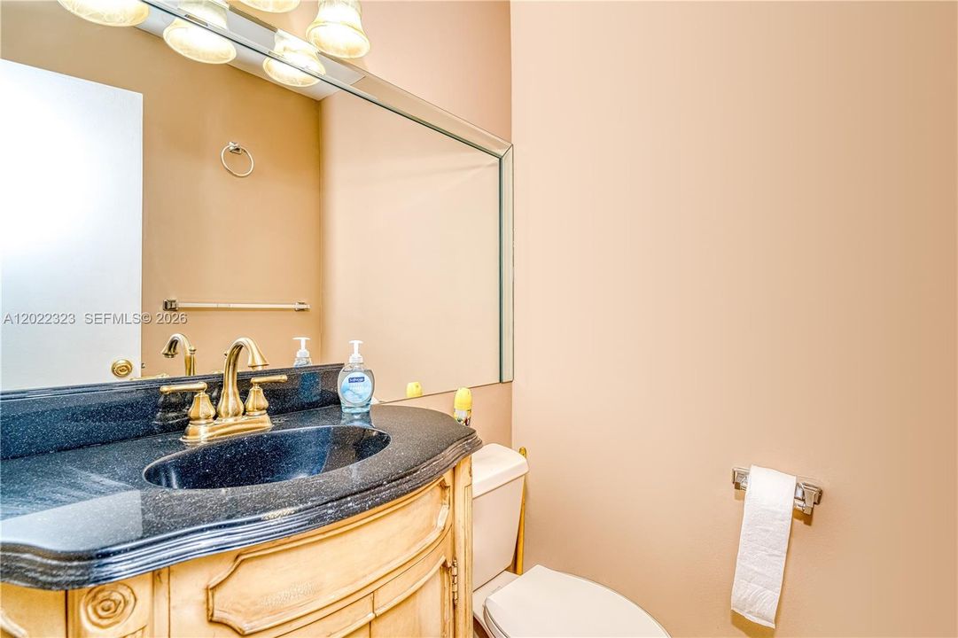 Active With Contract: $1,950 (1 beds, 1 baths, 620 Square Feet)
