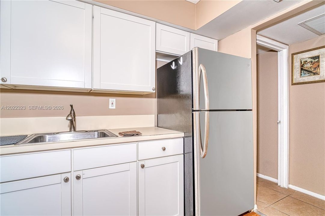 Active With Contract: $1,950 (1 beds, 1 baths, 620 Square Feet)