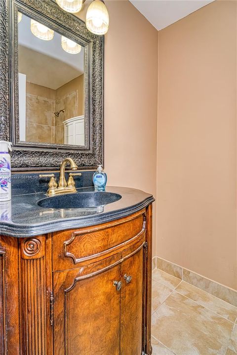 Active With Contract: $1,950 (1 beds, 1 baths, 620 Square Feet)