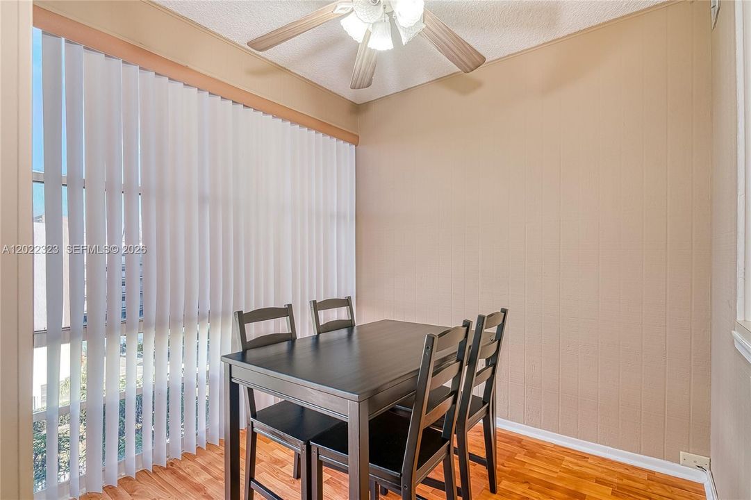 Active With Contract: $1,950 (1 beds, 1 baths, 620 Square Feet)