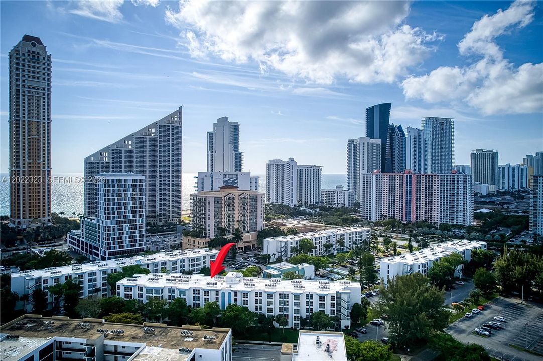 Active With Contract: $1,950 (1 beds, 1 baths, 620 Square Feet)