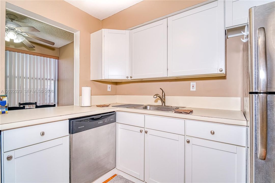 Active With Contract: $1,950 (1 beds, 1 baths, 620 Square Feet)