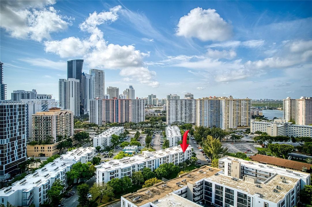 Active With Contract: $1,950 (1 beds, 1 baths, 620 Square Feet)