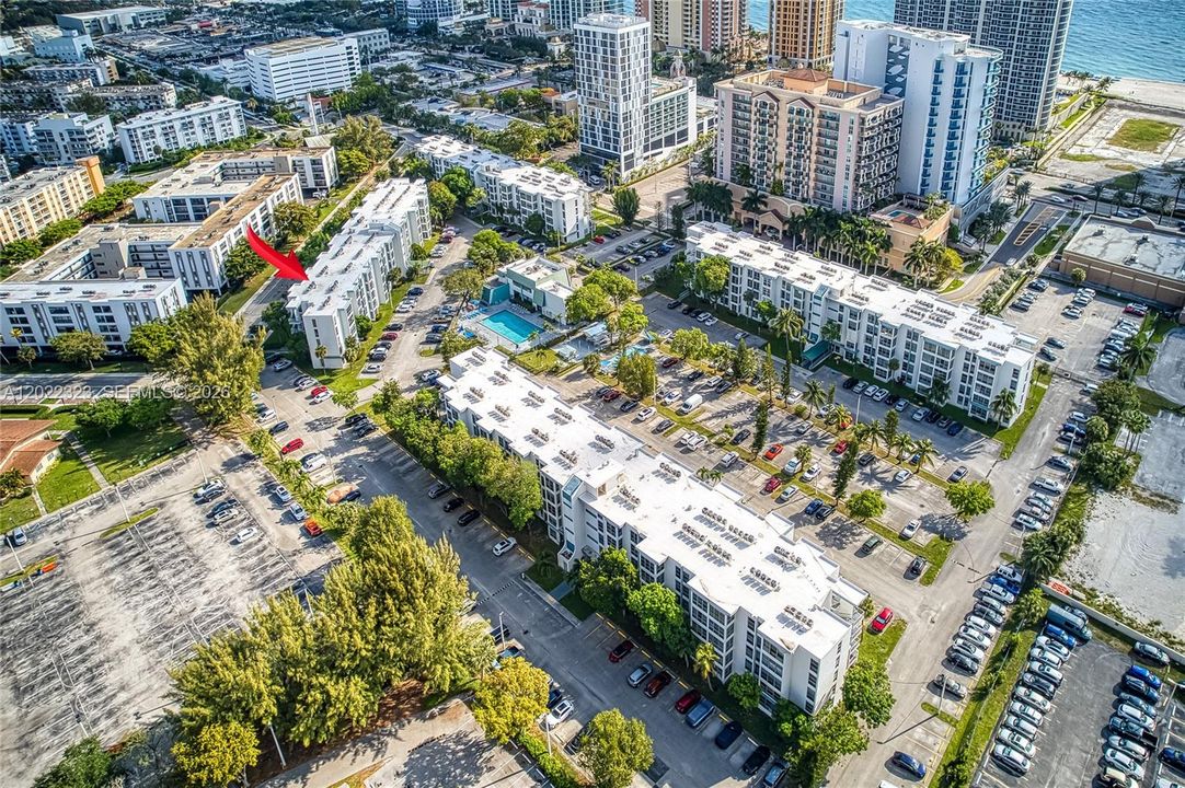 Active With Contract: $1,950 (1 beds, 1 baths, 620 Square Feet)