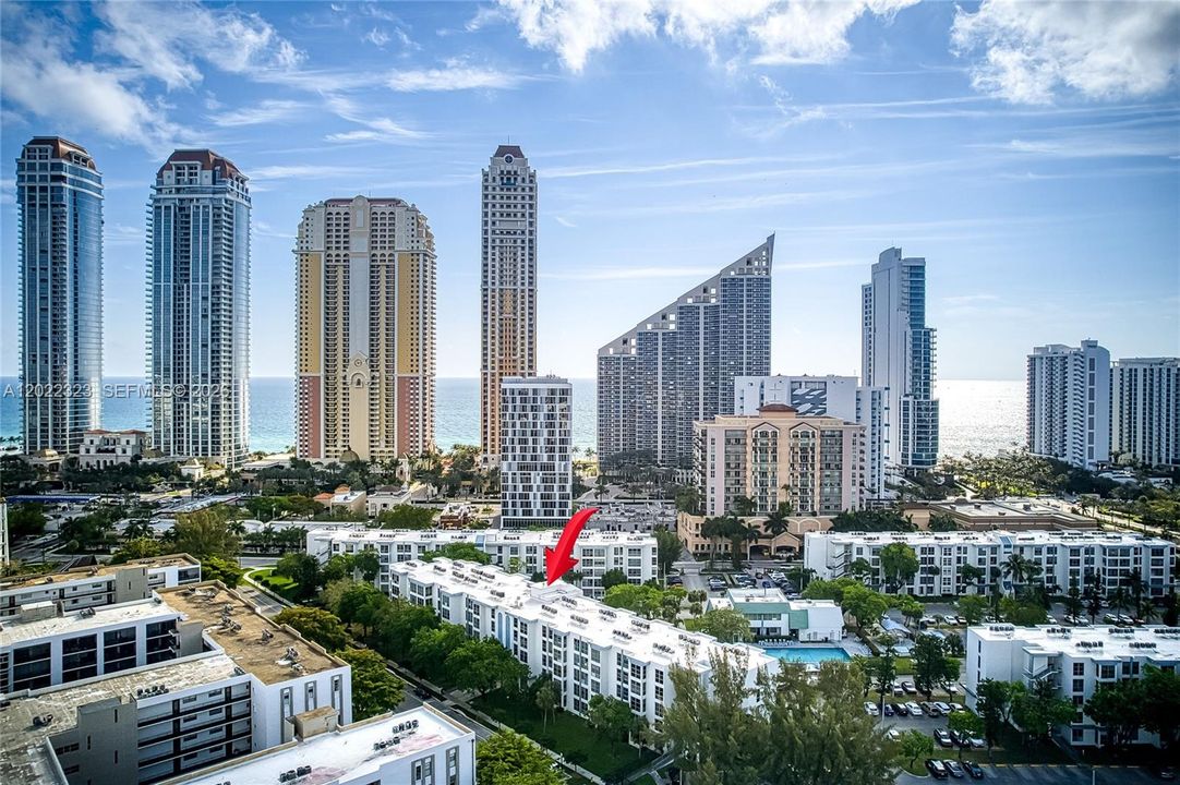 Active With Contract: $1,950 (1 beds, 1 baths, 620 Square Feet)