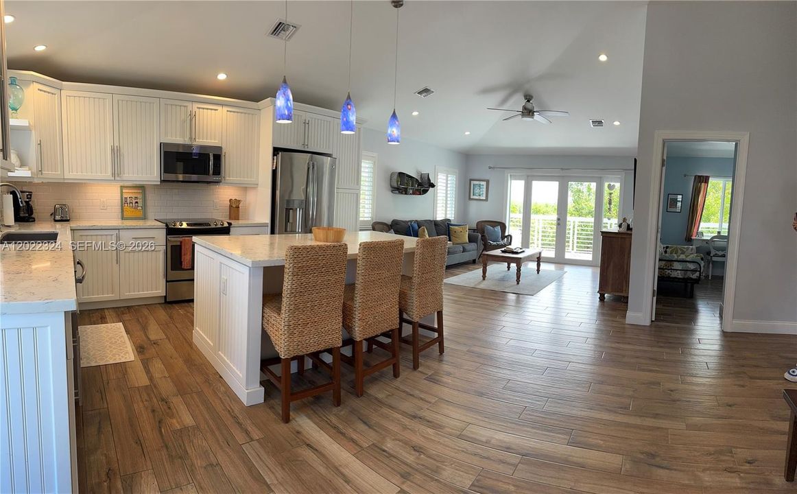For Rent: $6,900 (3 beds, 2 baths, 1380 Square Feet)