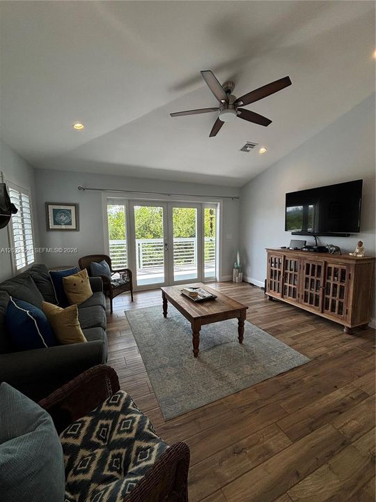 For Rent: $6,900 (3 beds, 2 baths, 1380 Square Feet)