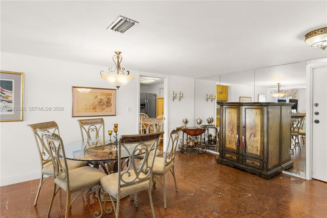 В аренду: $4,500 (2 спален, 2 ванн, 1330 Квадратных фут)