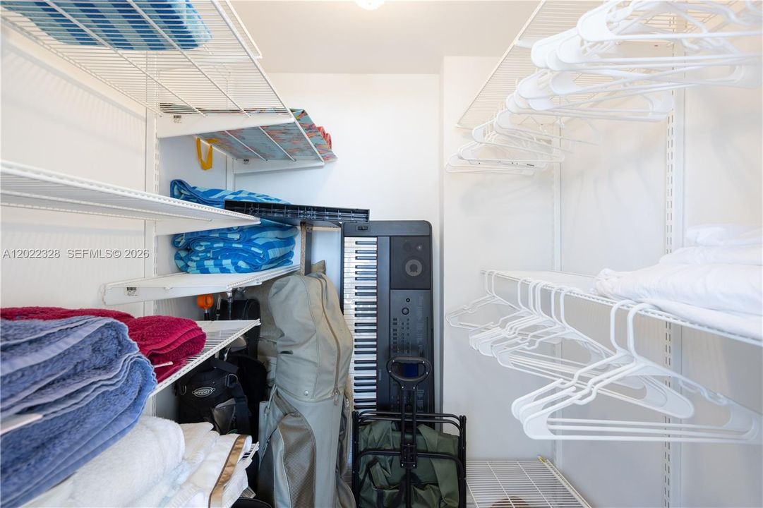В аренду: $4,500 (2 спален, 2 ванн, 1330 Квадратных фут)