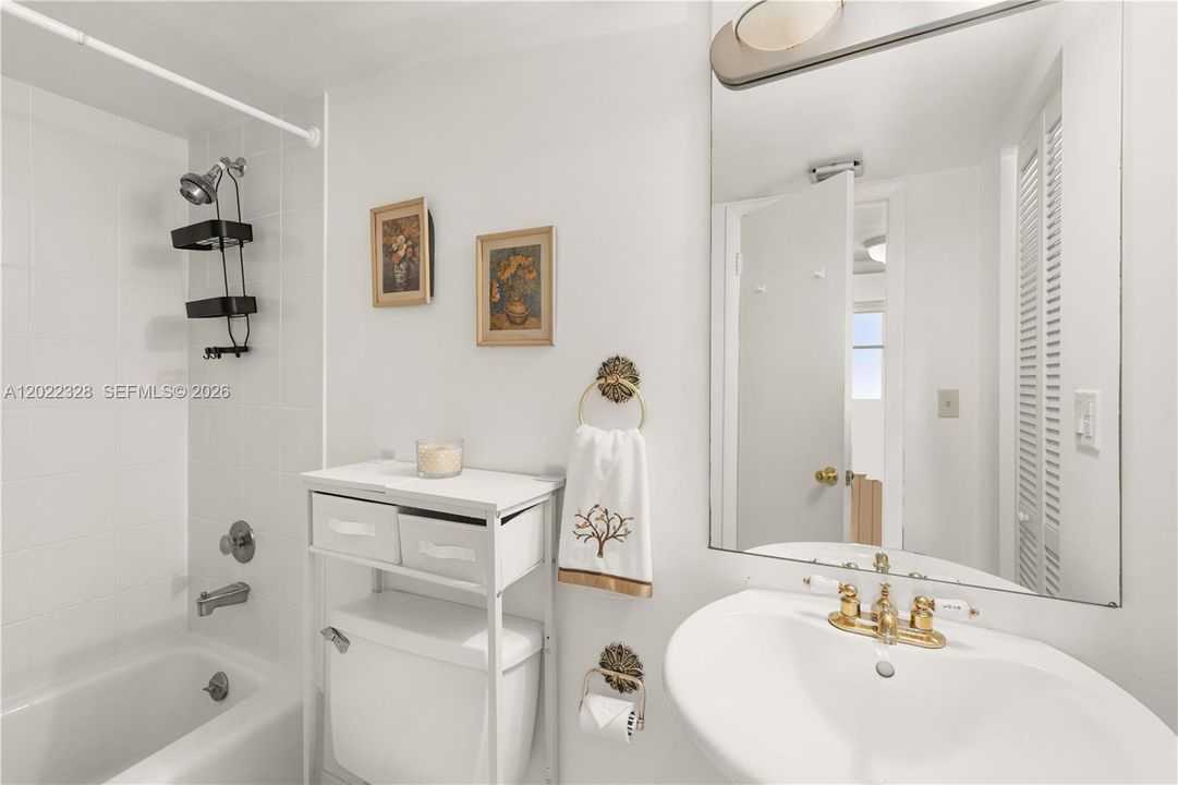 В аренду: $4,500 (2 спален, 2 ванн, 1330 Квадратных фут)