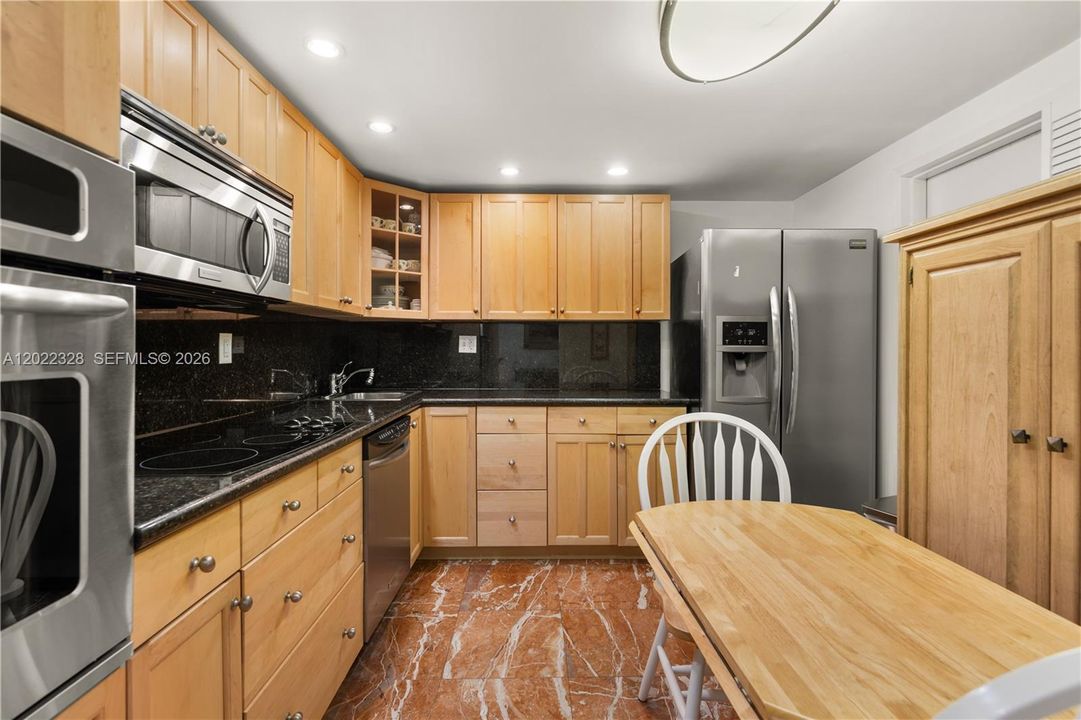 В аренду: $4,500 (2 спален, 2 ванн, 1330 Квадратных фут)