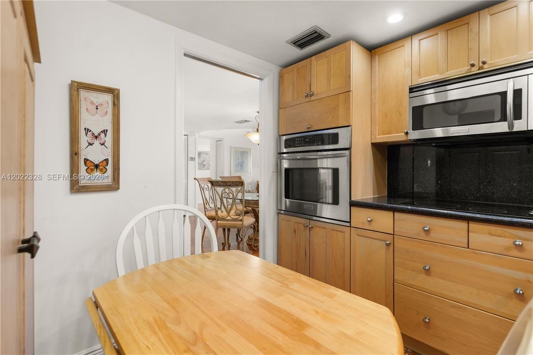 В аренду: $4,500 (2 спален, 2 ванн, 1330 Квадратных фут)