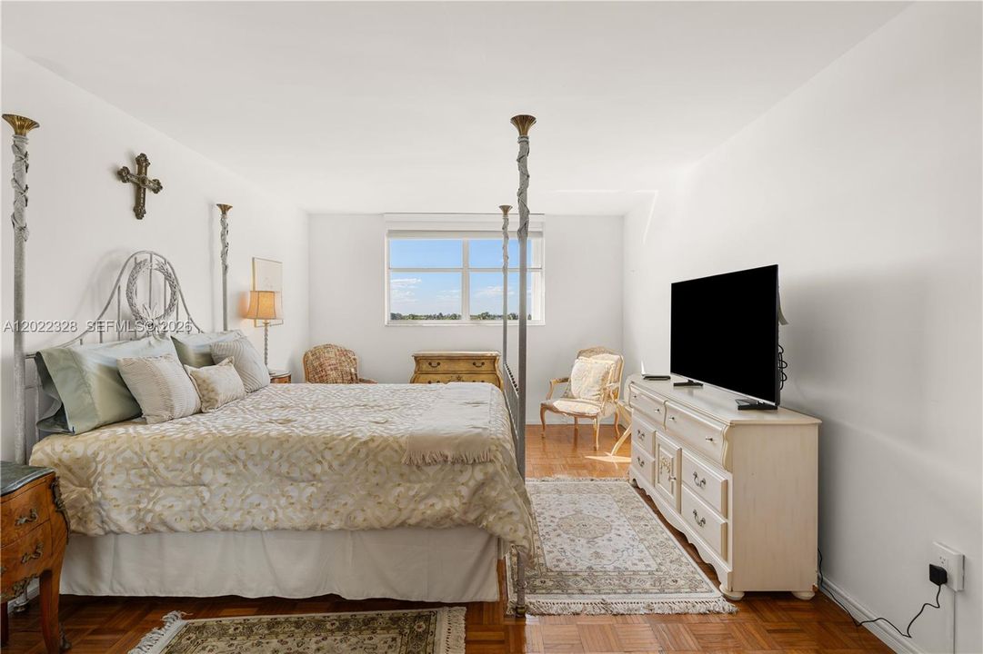 В аренду: $4,500 (2 спален, 2 ванн, 1330 Квадратных фут)