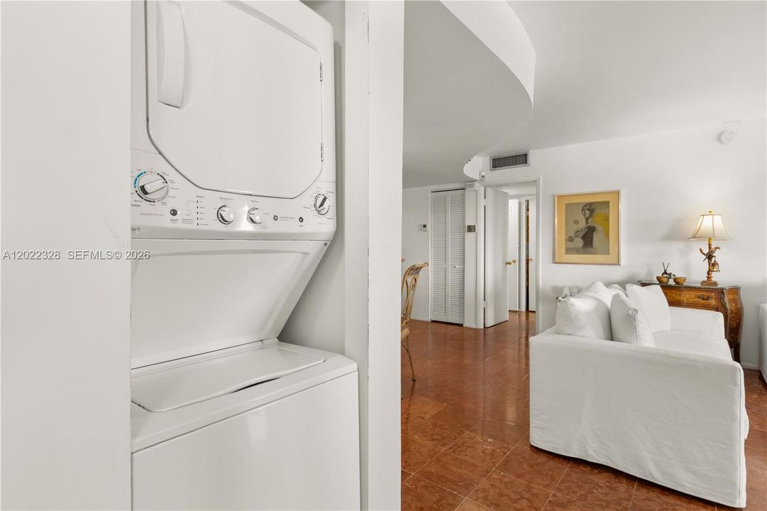 В аренду: $4,500 (2 спален, 2 ванн, 1330 Квадратных фут)