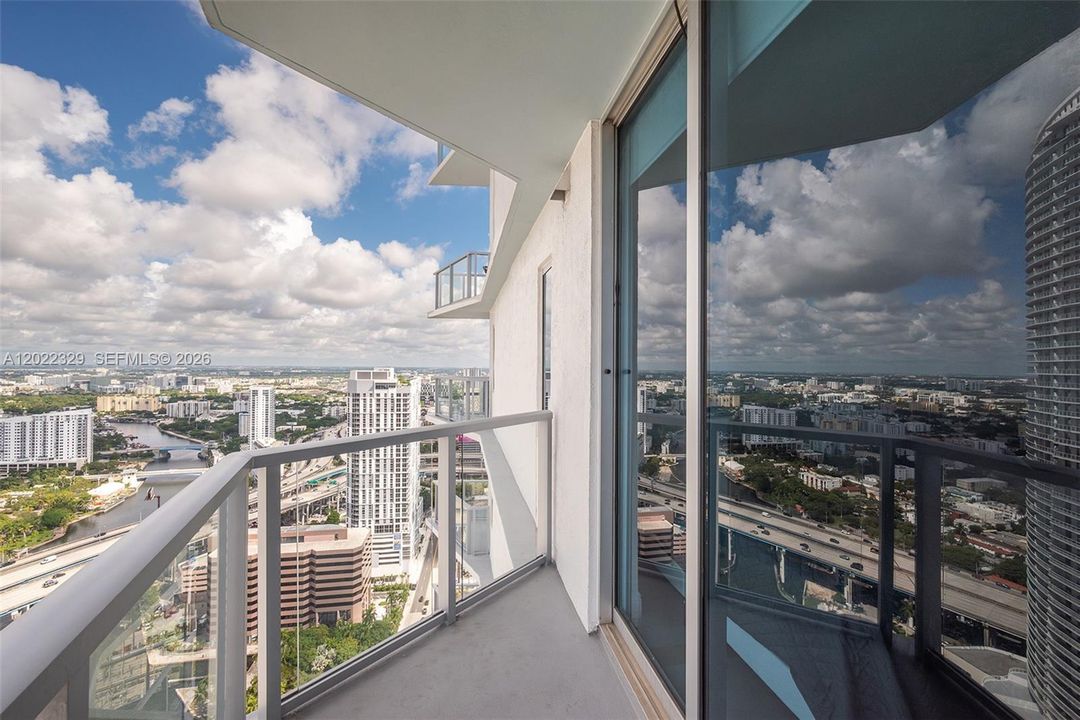 For Sale: $635,000 (2 beds, 2 baths, 1310 Square Feet)
