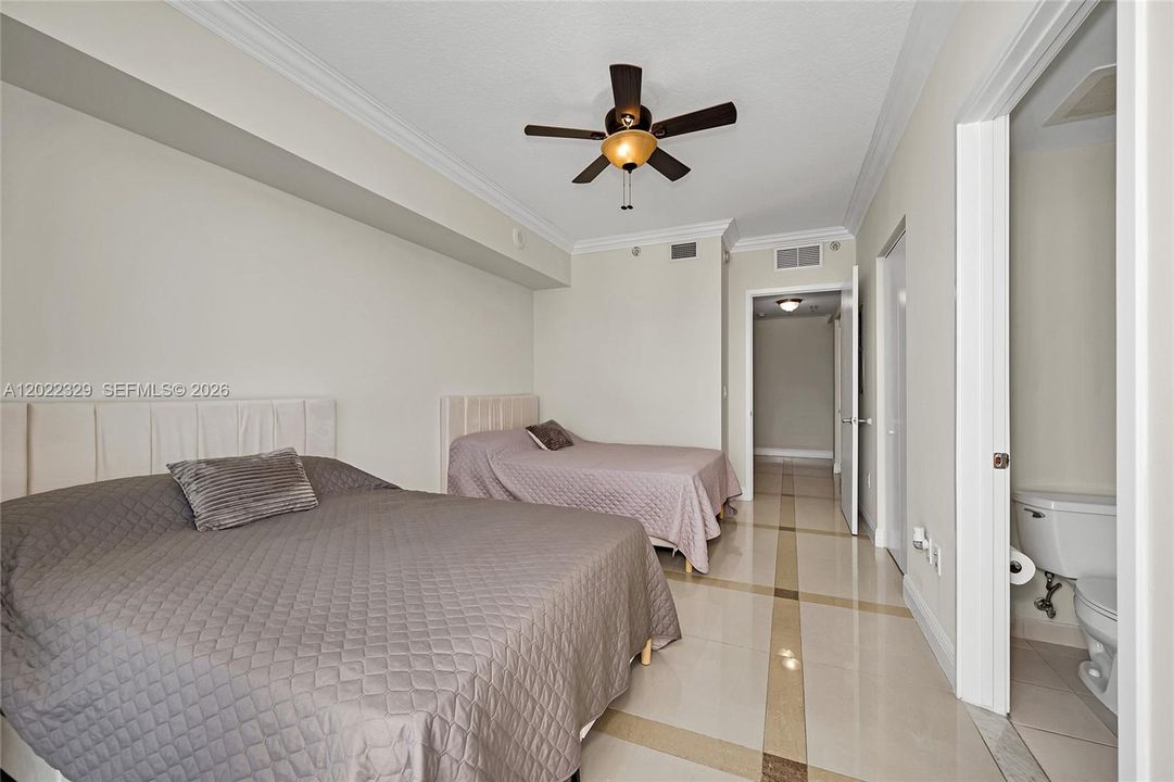 For Sale: $635,000 (2 beds, 2 baths, 1310 Square Feet)