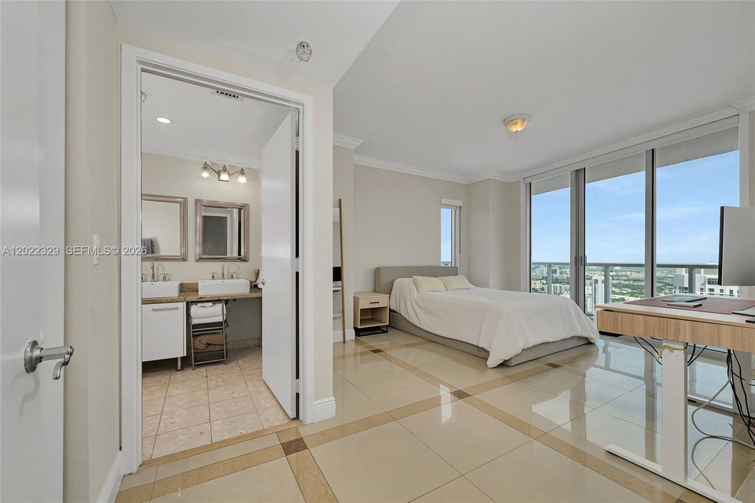 For Sale: $635,000 (2 beds, 2 baths, 1310 Square Feet)