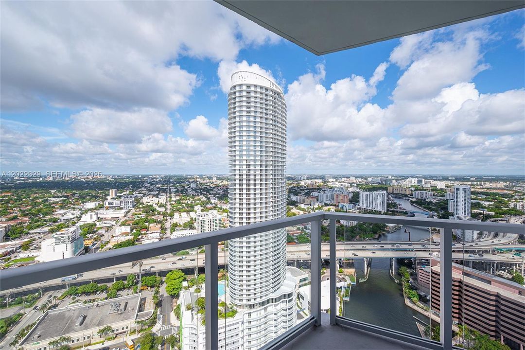 For Sale: $635,000 (2 beds, 2 baths, 1310 Square Feet)