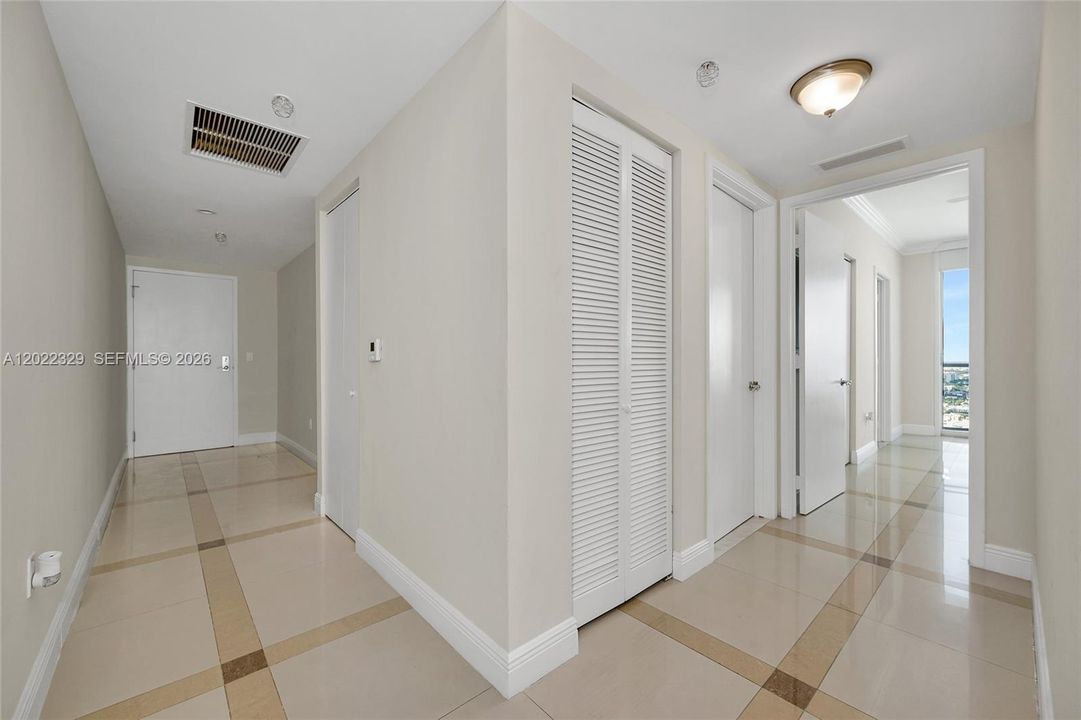 For Sale: $635,000 (2 beds, 2 baths, 1310 Square Feet)