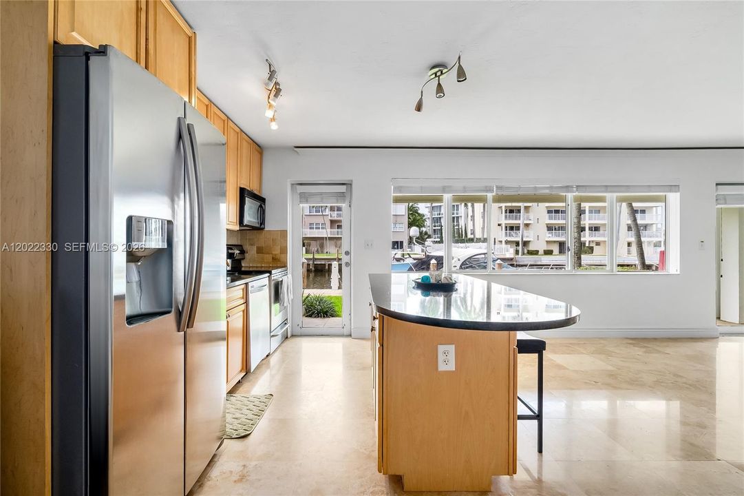 For Sale: $619,000 (2 beds, 2 baths, 1120 Square Feet)