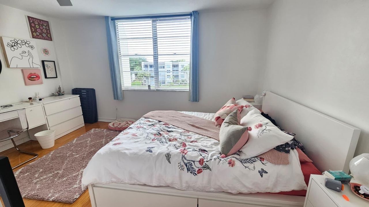 9235 Lagoon_MASTER BEDROOM1