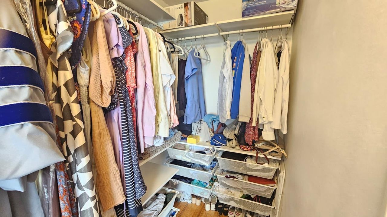 9235 Lagoon_MASTER CLOSET1