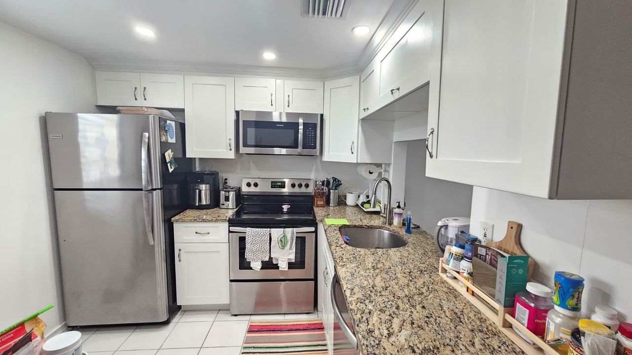 9235 Lagoon_KITCHEN