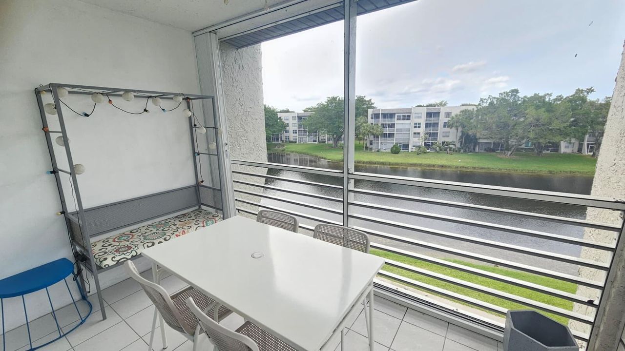 9235 Lagoon_BALCONY1