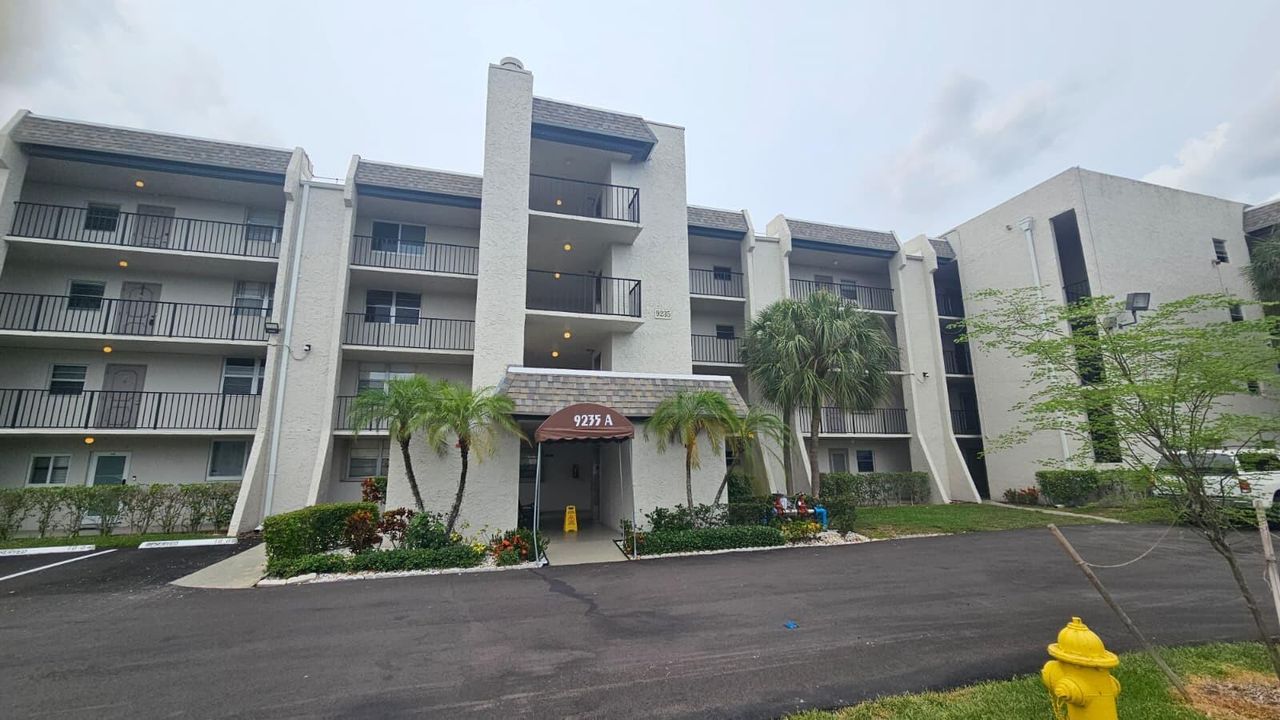 9235 Lagoon_BUILDING