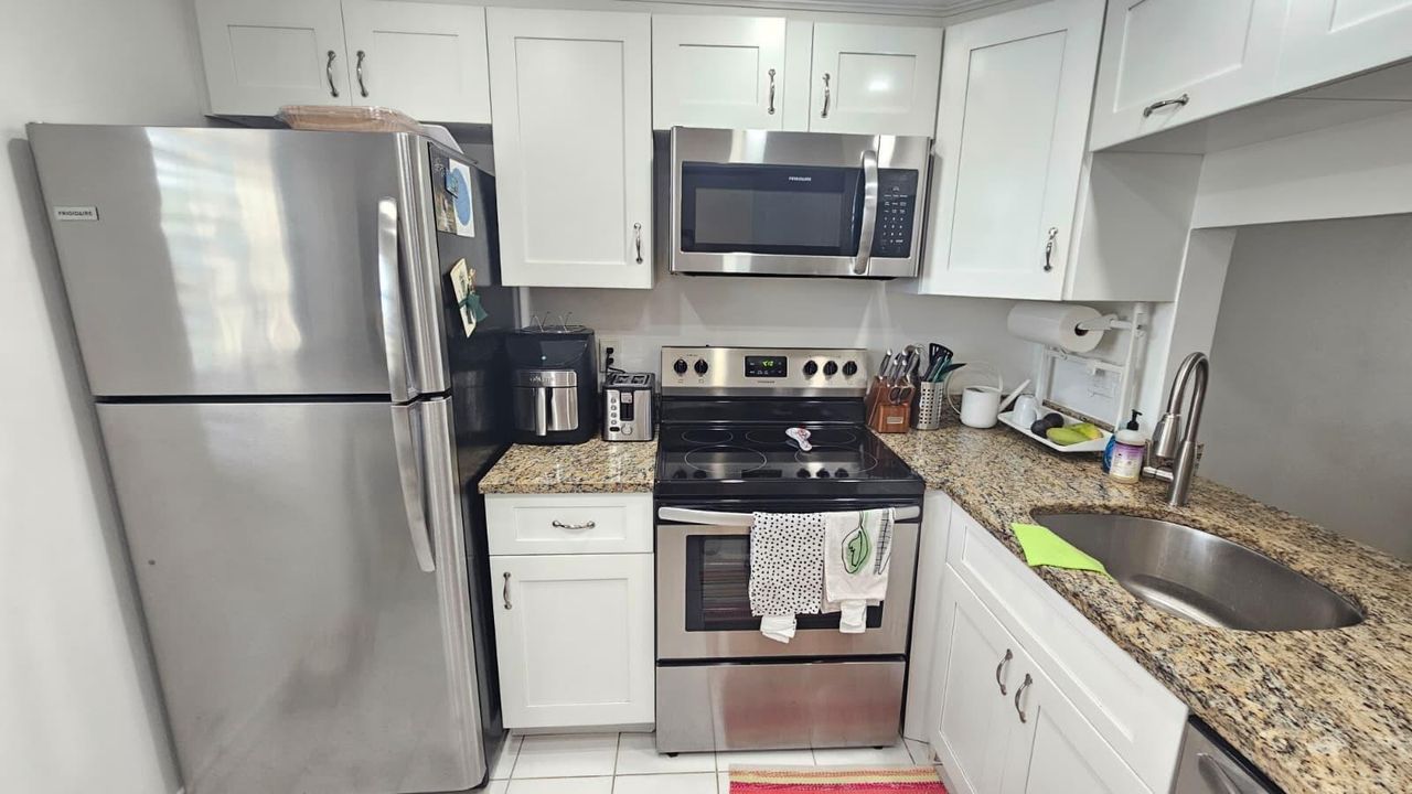 9235 Lagoon_KITCHEN2